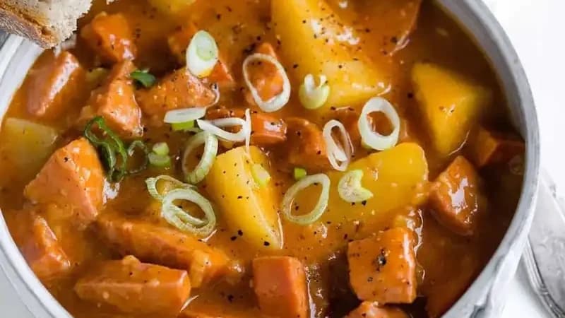 捷克家常馬鈴薯燉肉 (Buřtguláš)